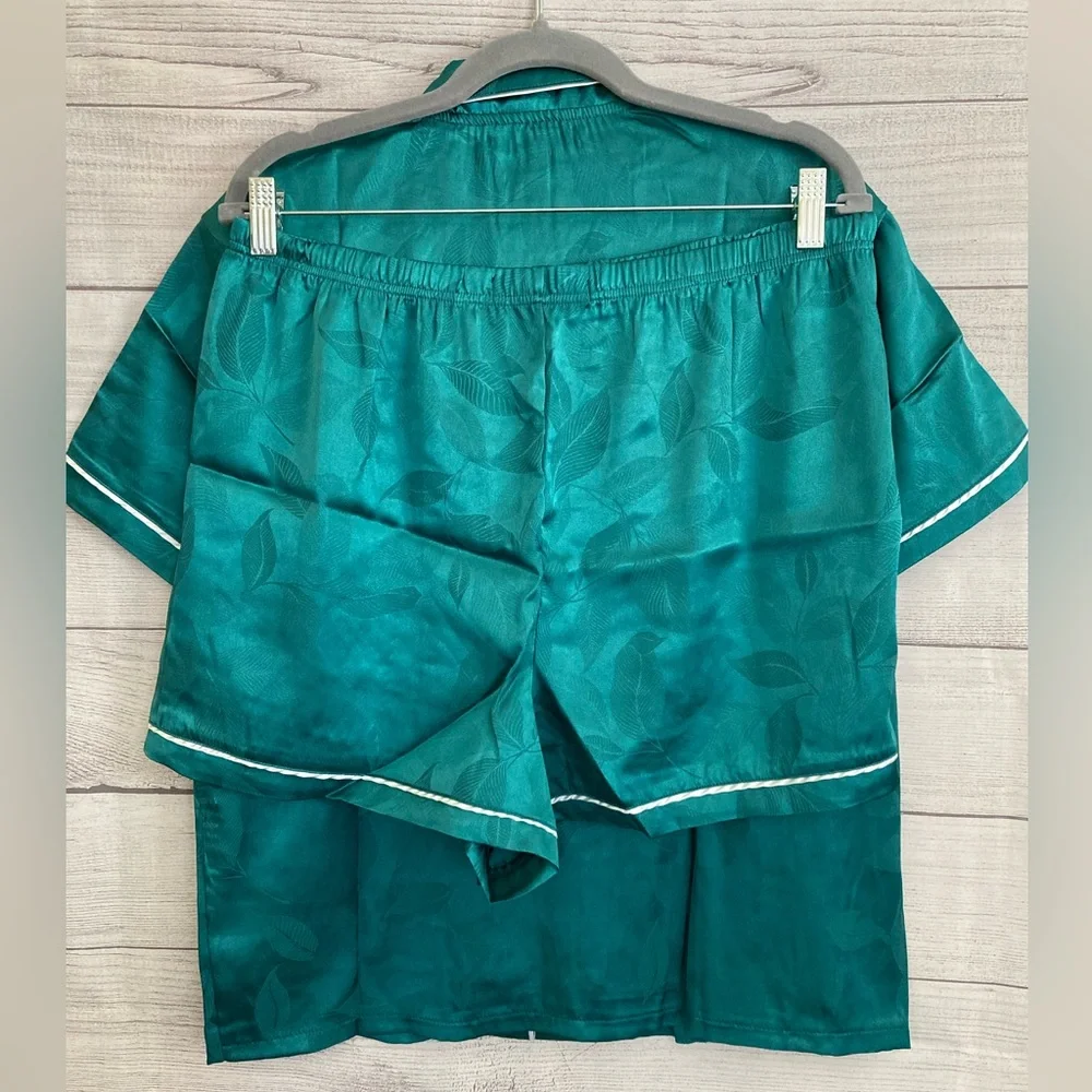 BCBGMAXAZRIA | NWT Women’s 2 Piece Leaf Jacquard Top & Short Set